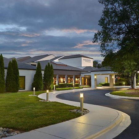 Courtyard Charlotte Arrowood Hotel Exterior foto