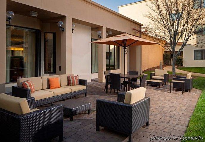 Courtyard Charlotte Arrowood Hotel Exterior foto