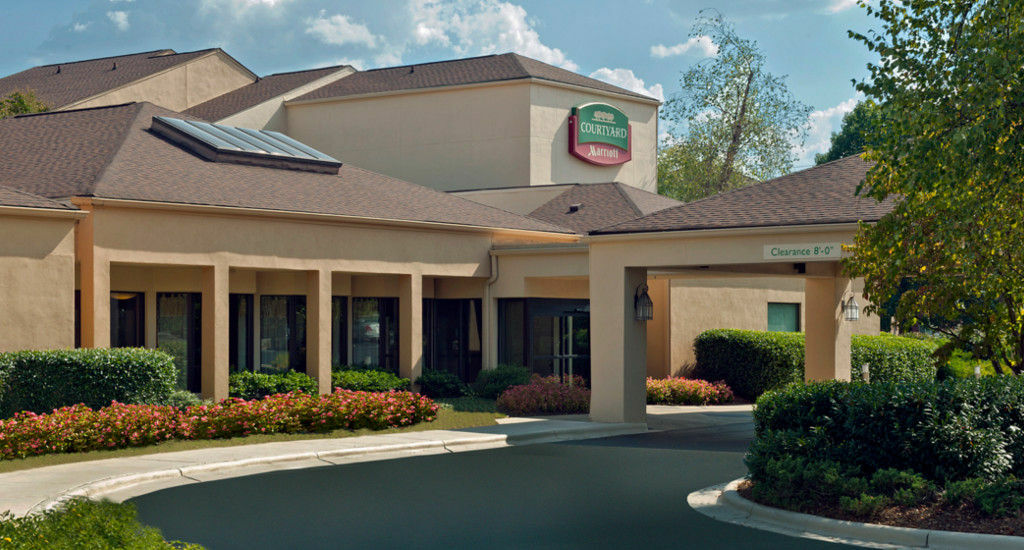 Courtyard Charlotte Arrowood Hotel Exterior foto